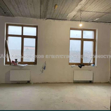 Продам квартиру, Динамовская ул. , 2 кім., 82 м², без внутренних работ 