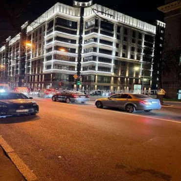 Продам квартиру, Динамовская ул. , 2 кім., 82 м², без внутренних работ 