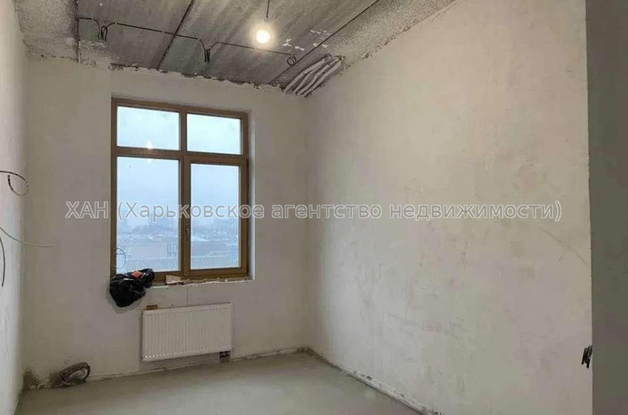Продам квартиру, Динамовская ул. , 2 кім., 82 м², без внутренних работ 
