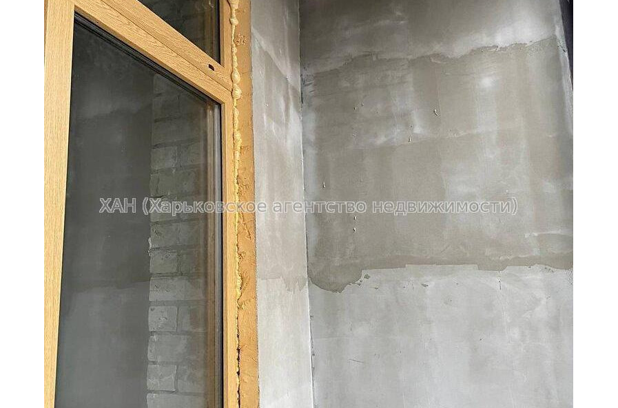 Продам квартиру, Динамовская ул. , 2 кім., 82 м², без внутренних работ 