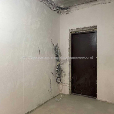 Продам квартиру, Динамовская ул. , 2 кім., 82 м², без внутренних работ 