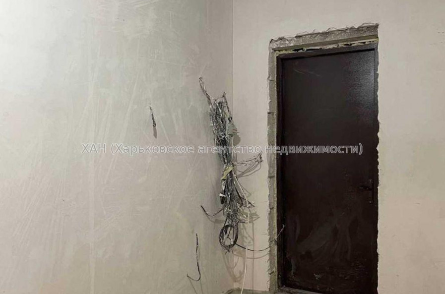 Продам квартиру, Динамовская ул. , 2 кім., 82 м², без внутренних работ 