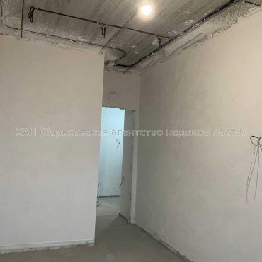 Продам квартиру, Динамовская ул. , 2 кім., 82 м², без внутренних работ 