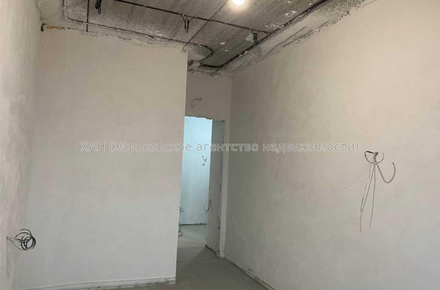Продам квартиру, Динамовская ул. , 2 кім., 82 м², без внутренних работ 