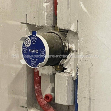 Продам квартиру, Динамовская ул. , 2 кім., 82 м², без внутренних работ 