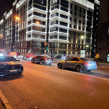 Продам квартиру, Динамовская ул. , 2 кім., 82 м², без внутренних работ 