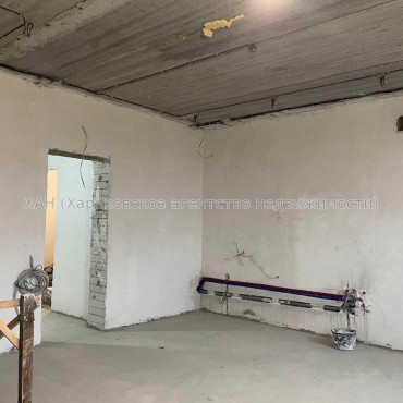 Продам квартиру, Динамовская ул. , 2 кім., 82 м², без внутренних работ 