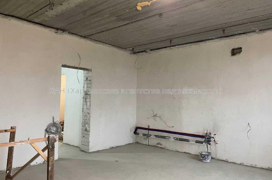 Продам квартиру, Динамовская ул. , 2 кім., 82 м², без внутренних работ 