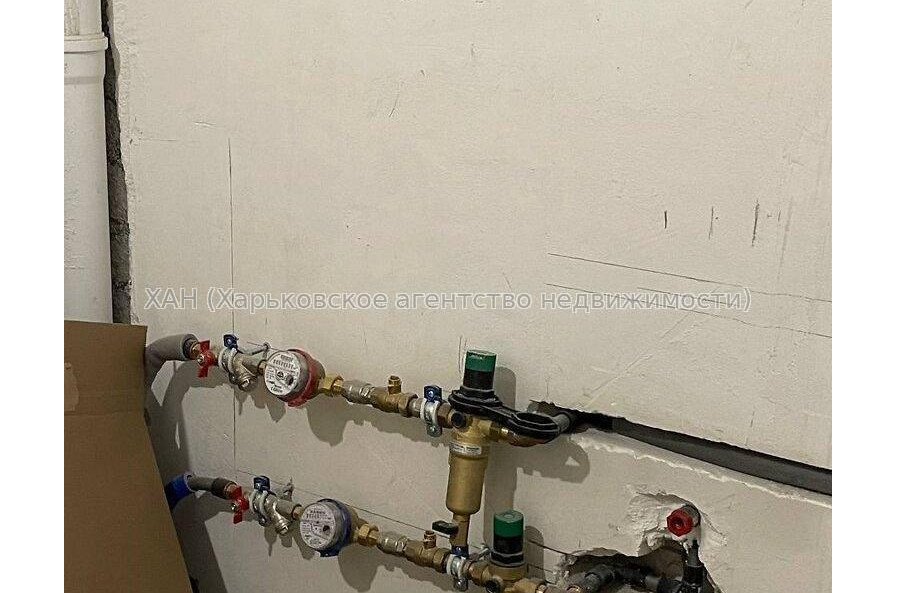 Продам квартиру, Динамовская ул. , 2 кім., 82 м², без внутренних работ 