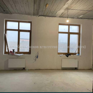 Продам квартиру, Динамовская ул. , 2 кім., 82 м², без внутренних работ 