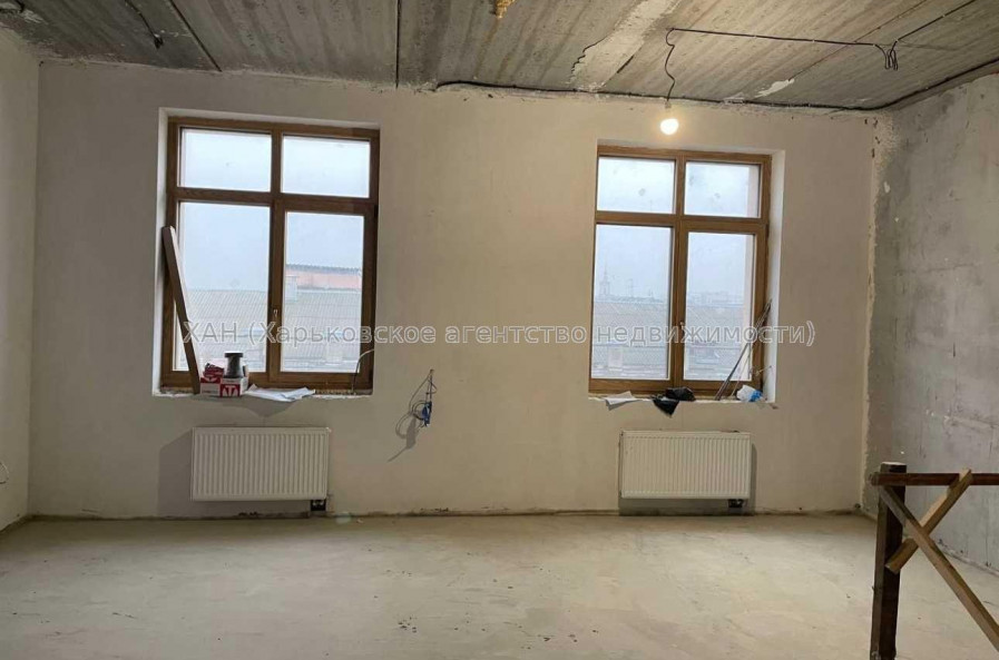Продам квартиру, Динамовская ул. , 2 кім., 82 м², без внутренних работ 