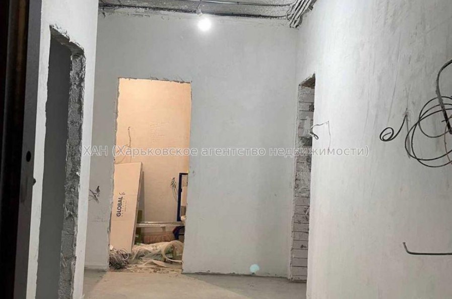 Продам квартиру, Динамовская ул. , 2 кім., 82 м², без внутренних работ 