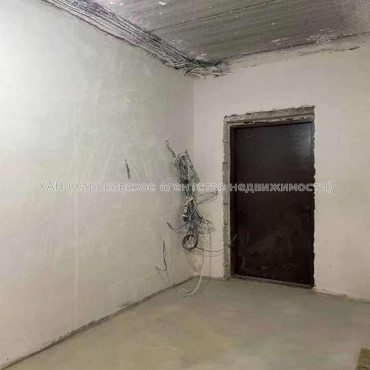 Продам квартиру, Динамовская ул. , 2 кім., 82 м², без внутренних работ 