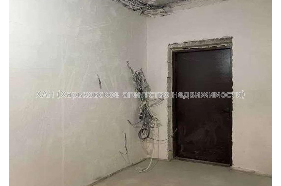 Продам квартиру, Динамовская ул. , 2 кім., 82 м², без внутренних работ 