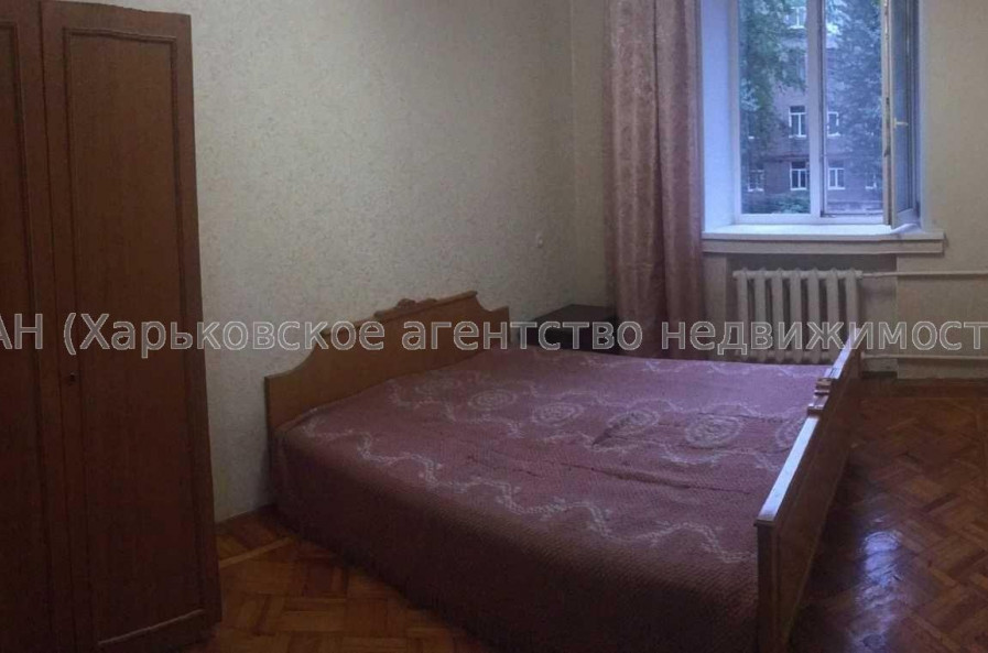 Продам квартиру, Алчевских ул. , 3 кім., 68 м², косметический ремонт 