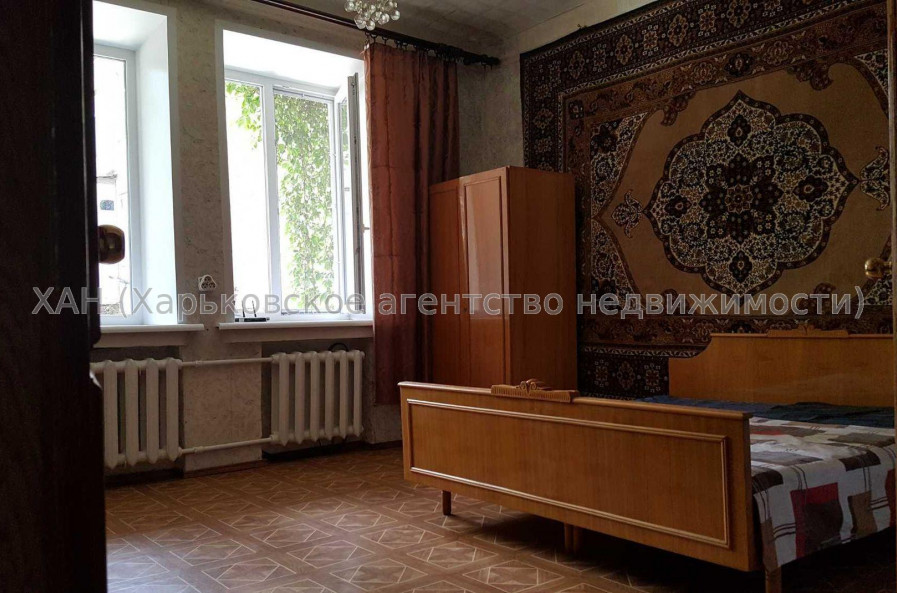 Продам квартиру, Алчевских ул. , 3 кім., 68 м², косметический ремонт 