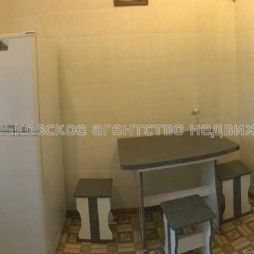 Продам квартиру, Алчевских ул. , 3  ком., 68 м², косметический ремонт 