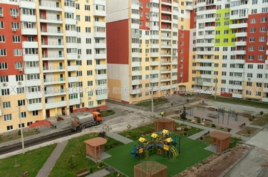 Продам квартиру, Гвардейцев Широнинцев ул. , 2 кім., 76 м², без внутренних работ 