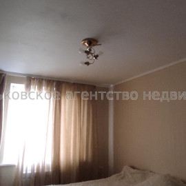 Продам квартиру, Валентиновская ул. , д. 26 , 3 кім., 67 м², капитальный ремонт