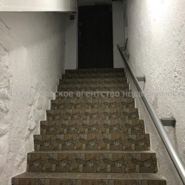 Продам нежитлову нерухомість, помещение свободного назначения , 6 кім., 95.60 м², косметический ремонт 