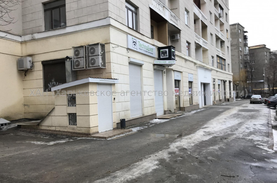 Продам нежилую недвижимость, помещение свободного назначения , 6  ком., 95.60 м², косметический ремонт 