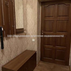 Продам квартиру, Бекетова ул. , 3 кім., 67 м², косметический ремонт