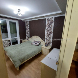 Продам квартиру, Героев Труда ул. , 2 кім., 54 м², капитальный ремонт