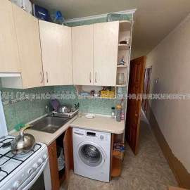 Продам квартиру, Светлая ул. , 3 кім., 63 м², капитальный ремонт