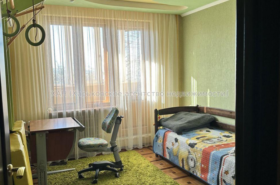Продам квартиру, Тракторостроителей просп. , 3 кім., 66 м², капитальный ремонт 