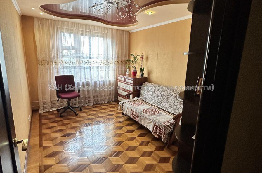 Продам квартиру, Тракторостроителей просп. , 3 кім., 66 м², капитальный ремонт 