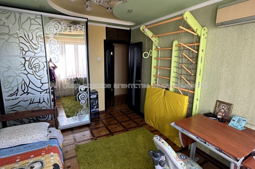 Продам квартиру, Тракторостроителей просп. , 3 кім., 66 м², капитальный ремонт 