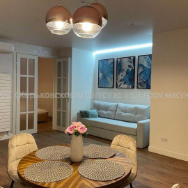 Продам квартиру, Мирослава Мисли ул. , 2 кім., 58 м², авторский дизайн