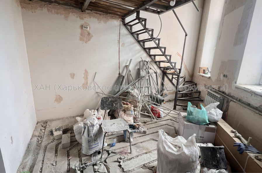 Продам квартиру, Профсоюзный бульв. , 1 кім., 35 м², частичный ремонт 