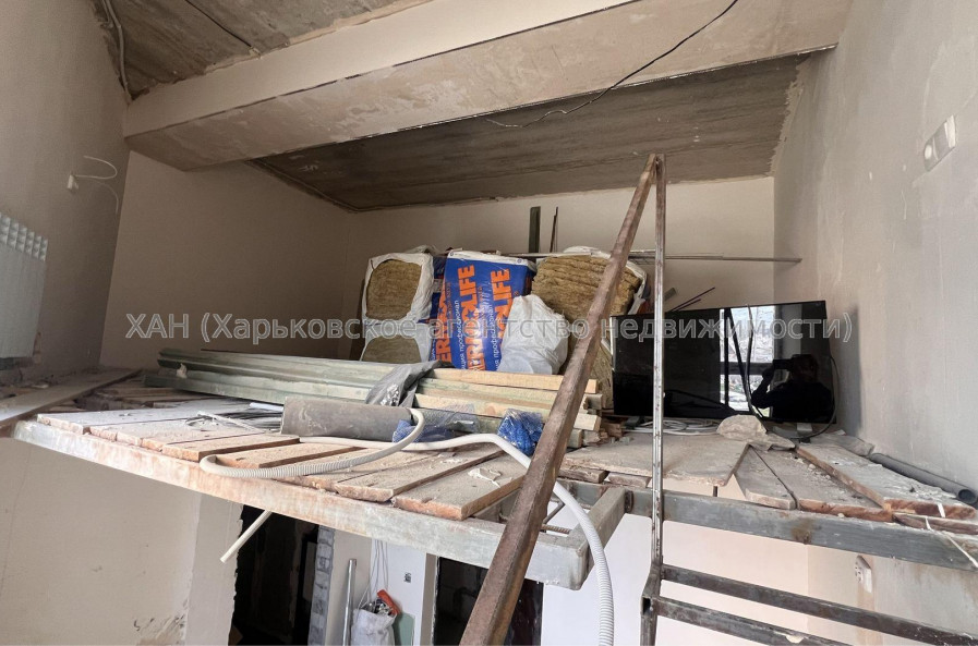 Продам квартиру, Профсоюзный бульв. , 1 кім., 35 м², частичный ремонт 