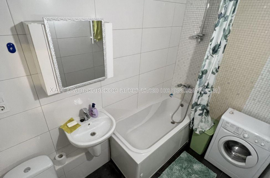 Продам квартиру, Любови Малой  просп. , 1 кім., 37.10 м², евроремонт 