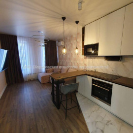 Продам квартиру, Гвардейцев Широнинцев ул. , 1 кім., 45 м², евроремонт