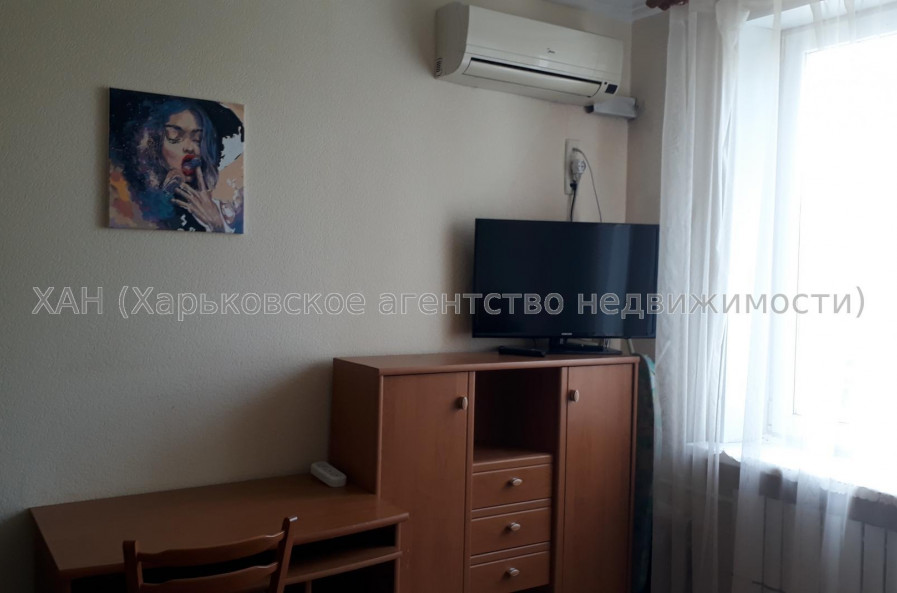 Продам квартиру, Новгородская ул. , 1  ком., 27 м², капитальный ремонт 