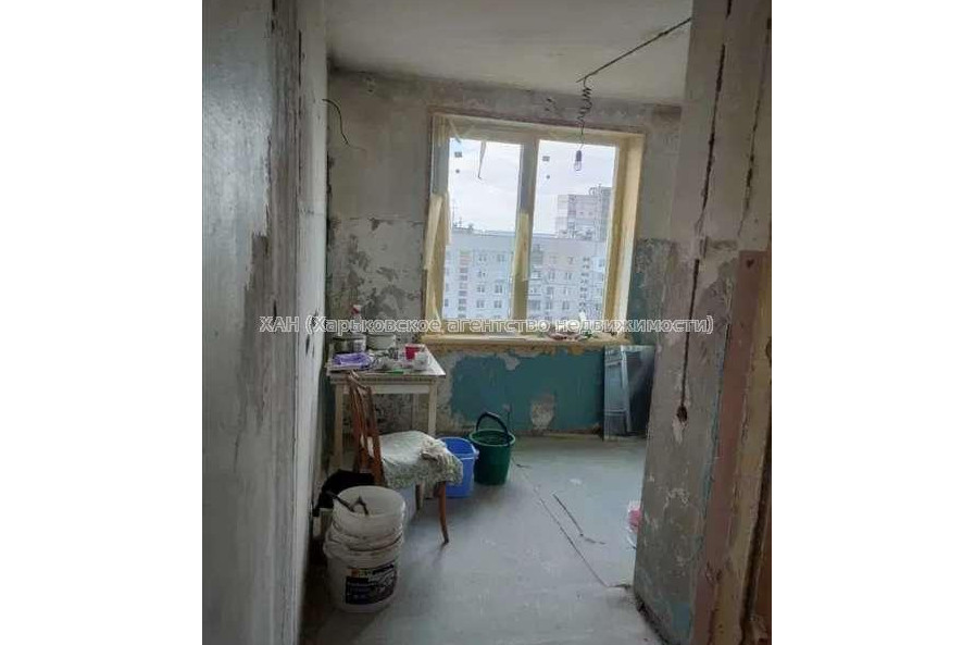 Продам квартиру, Гвардейцев Широнинцев ул. , 3 кім., 77 м², без ремонта 