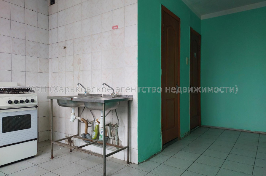 Продам квартиру, Драгомировская ул. , 3 кім., 68 м², советский ремонт 