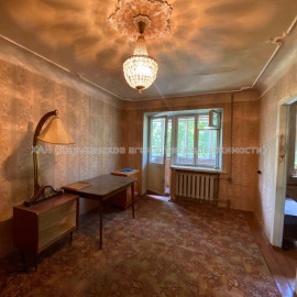 Продам квартиру, Ощепкова Андрея ул. , 3 кім., 57 м², советский ремонт