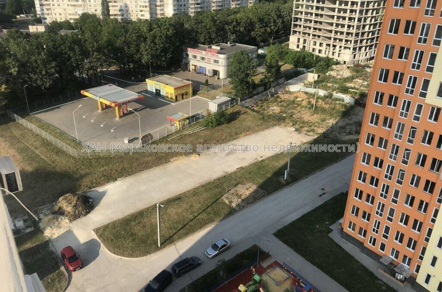 Продам квартиру, Гвардейцев Широнинцев ул. , 1 кім., 43 м², частичный ремонт 