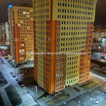 Продам квартиру, Гвардейцев Широнинцев ул. , 1 кім., 43 м², частичный ремонт 