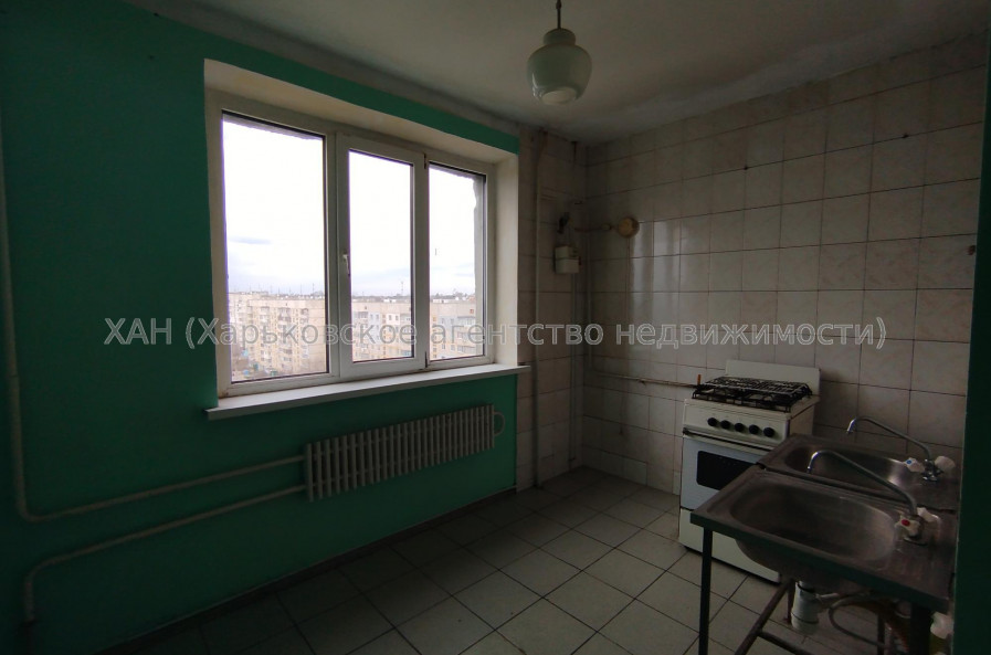 Продам квартиру, Драгомировская ул. , д. 4 , 3 кім., 68 м², советский ремонт 