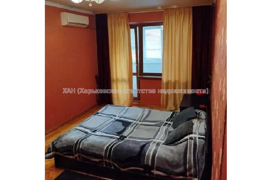 Продам квартиру, Светлая ул. , 3 кім., 67 м², капитальный ремонт 