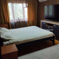 Продам квартиру, Светлая ул. , 3 кім., 67 м², капитальный ремонт 
