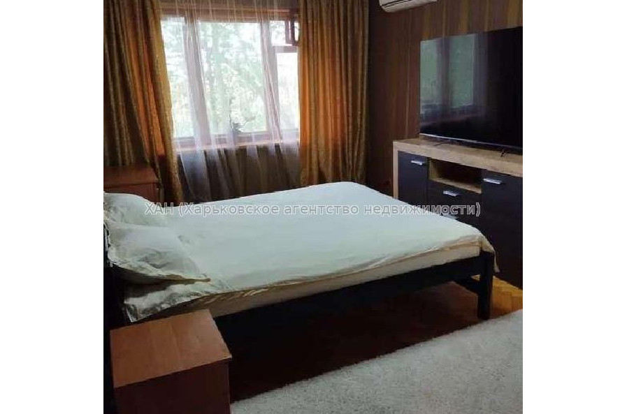 Продам квартиру, Светлая ул. , 3 кім., 67 м², капитальный ремонт 