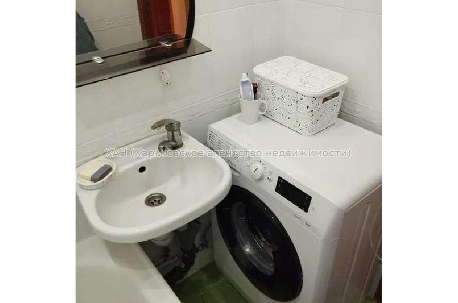 Продам квартиру, Светлая ул. , 3 кім., 67 м², капитальный ремонт 