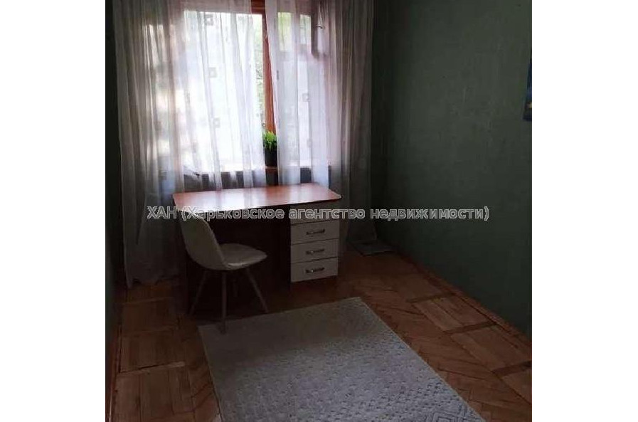 Продам квартиру, Светлая ул. , 3 кім., 67 м², капитальный ремонт 