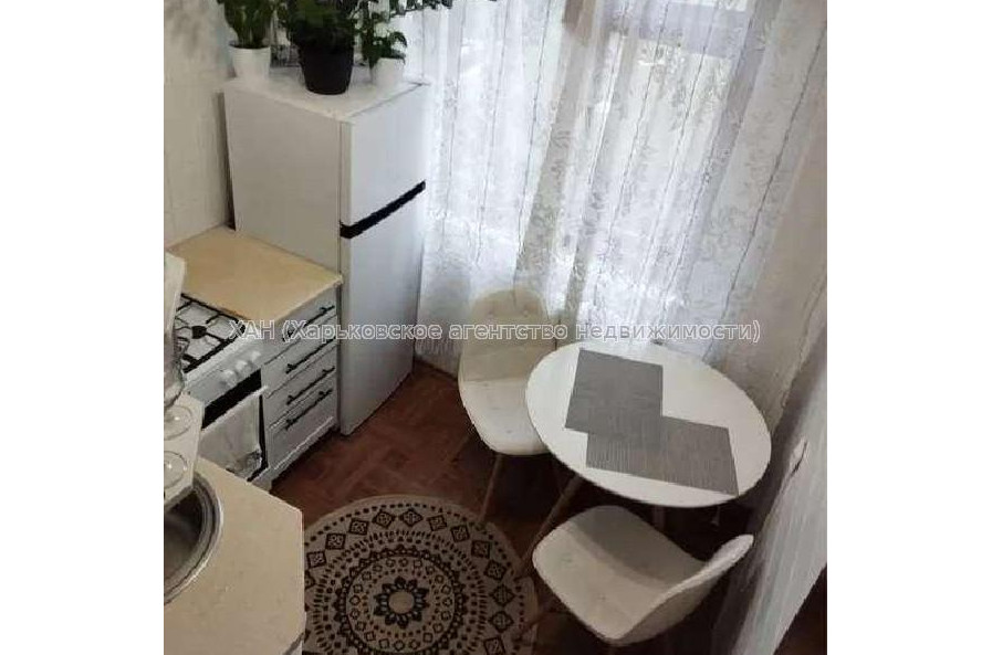 Продам квартиру, Светлая ул. , 3 кім., 67 м², капитальный ремонт 