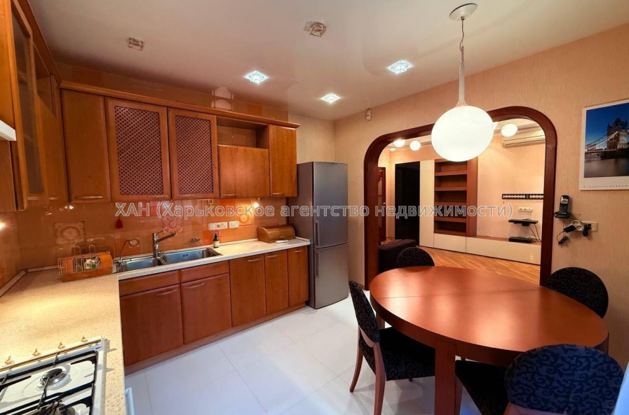 Продам квартиру, Армянский пер. , 3  ком., 86 м², капитальный ремонт 